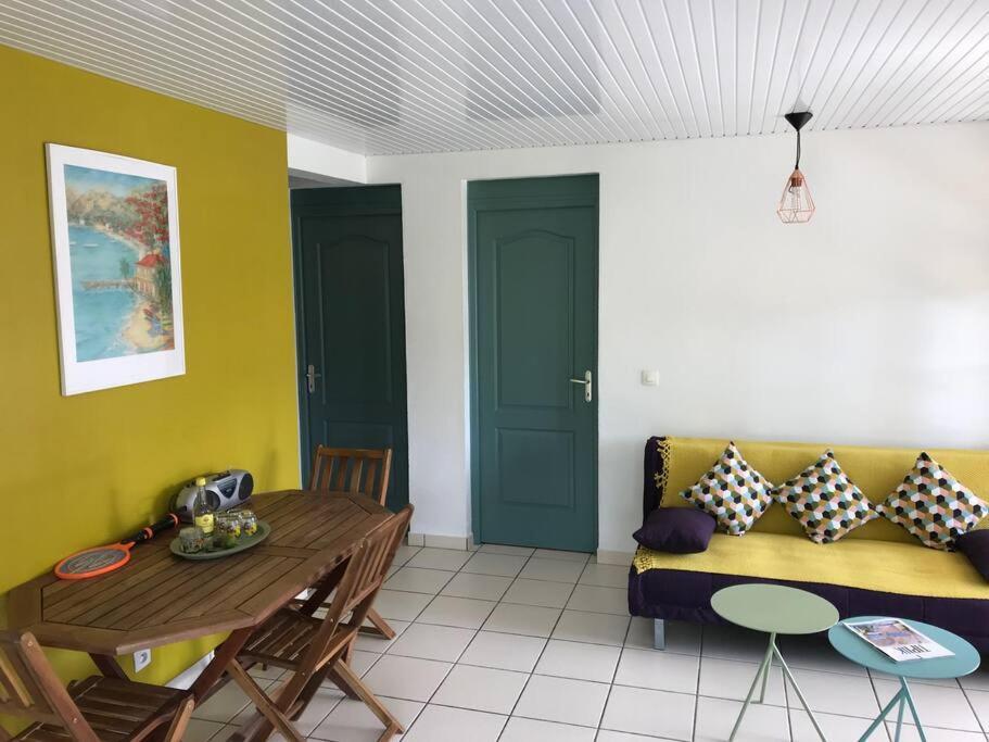 Case A Lili, Joli Bas De Villa Face A La Mer. Terre-De-Haut Exterior foto